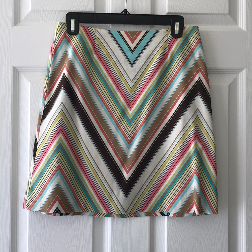 Vintage Trina Turk pattern skirt side zip